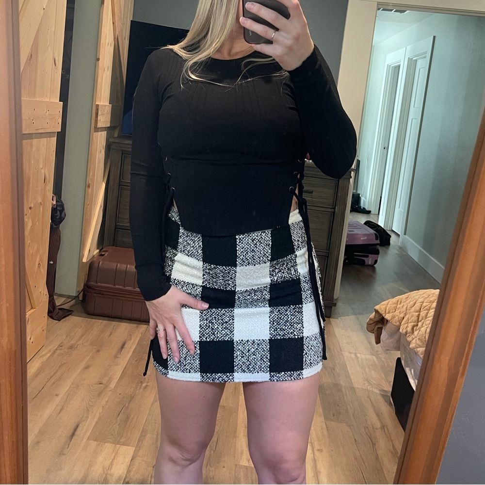 Forever 21 black and white plaid skirt, tweed like material